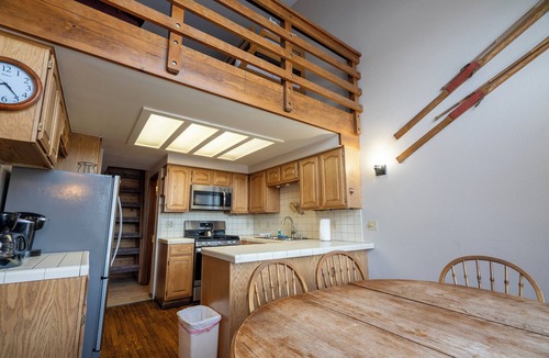 June Lake Condo | Edgewater #1 , June Lake View! Lower unit