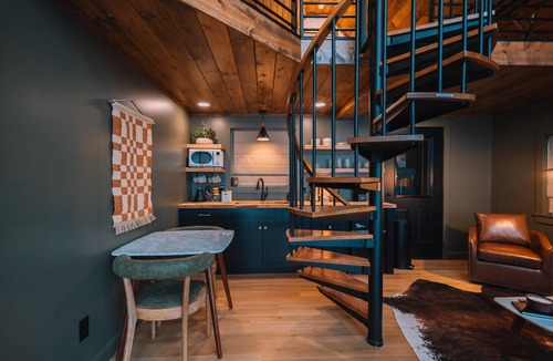 Apple Creek House | Edinburgh Escape | Hot Tub, Sauana + Fire Pit + Grill