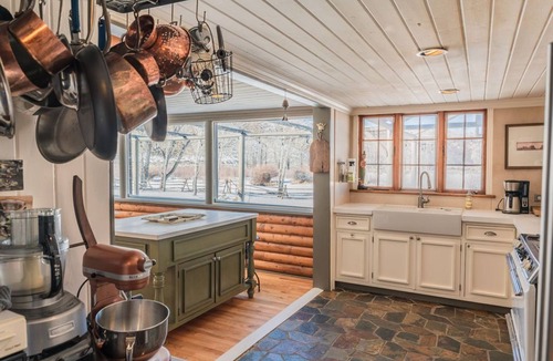 Glendevey House | El Rancho Pequeno, family-friendly premier fly fishing in Wyoming.