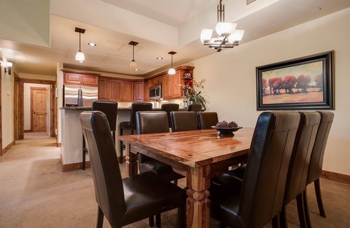 Steamboat Springs Condo | EL5305 | Top Floor with Mountain Views | Air Chilling | 10 Hot Tubs | 4 Pools