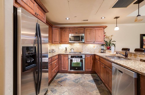 Steamboat Springs Condo | EL5305 | Top Floor with Mountain Views | Air Chilling | 10 Hot Tubs | 4 Pools