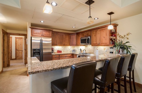 Steamboat Springs Condo | EL5305 | Top Floor with Mountain Views | Air Chilling | 10 Hot Tubs | 4 Pools