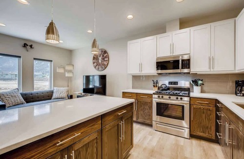 Georgetown House | Elbert's Escape | Sleeps 8 | Lakefront Views