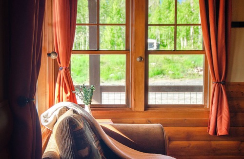 Paonia Cabin | Electric Mountain Lodge: Mountain Views/Restaurant/Bar/Events/Snowmobiles | 7