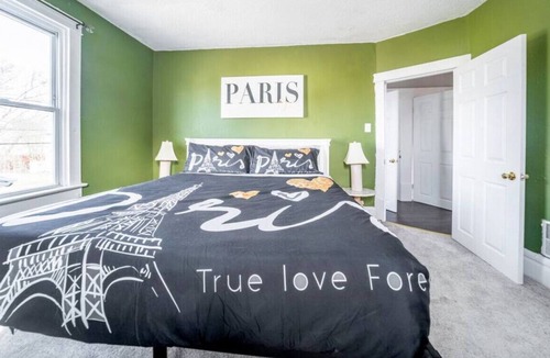 Akron House | Elegant and Expansive Paris themed 5 b, 2 b