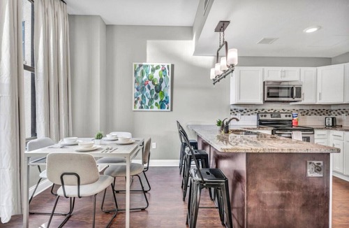 Gateway District Apartment | Elegant Downtown Apartment | FREE Parking & Gym