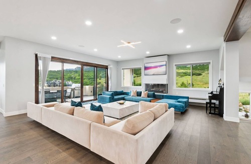 Southwest Colorado Springs House | Elegant Mountain Retreat with Sweeping Views