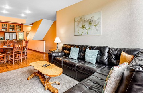 Copper Mountain Village House | Elegant Townhome with Gas Fireplace, WiFi, & Easy Access to Slopes