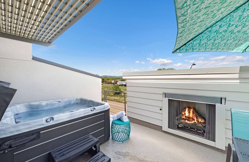 Old Town North House | Elegant Townhome Near Old Town, Breweries and River!
