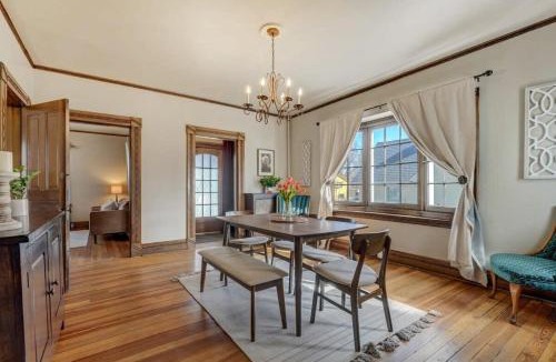 Central Colorado Springs Apartment | Elite Quarters Prime Location Downtown Hot Tub BBQ