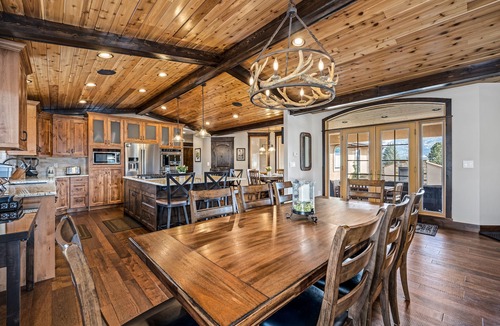 Estes Park House | Elk Corner Retreat | Hot Tub, Foosball, Mountain Views & Private Courtyard