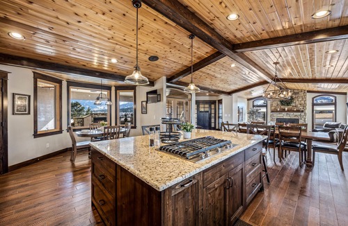 Estes Park House | Elk Corner Retreat | Hot Tub, Foosball, Mountain Views & Private Courtyard
