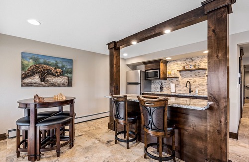 Estes Park House | Elk Corner Retreat | Hot Tub, Foosball, Mountain Views & Private Courtyard