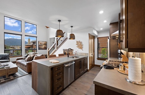 Estes Park Cabin | Elk Haven! Private Jacuzzi, Indoor/Outdoor Fireplace, Two Large Patios