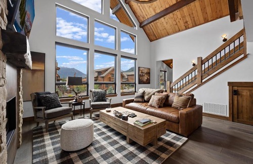 Estes Park House | Elk Haven! Two Large Patios, Private Jacuzzi, Indoor/Outdoor Fireplace