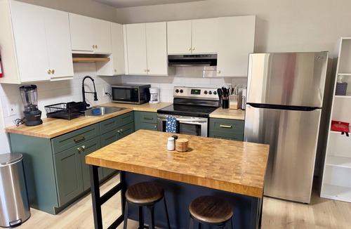North Aurora House | Elmira 1-bedroom guesthouse in beautiful Aurora