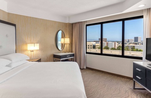 Irvine Business Complex Hotel | Embassy Suites by Hilton Irvine Orange County Airport