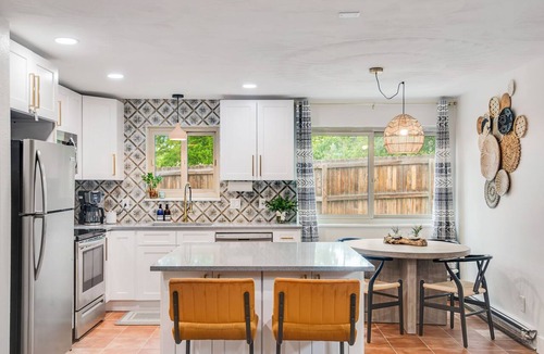 Berkley Condo | ☀Embrace the Local Lifestyle with Luxurious Comfort☀