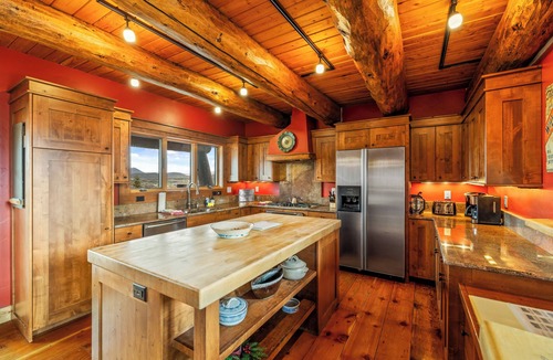 Old Town House | Emerald Lookout - Views, Hot Tub, Trails Right Next Door