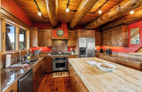 Old Town House | Emerald Lookout - Views, Hot Tub, Trails Right Next Door