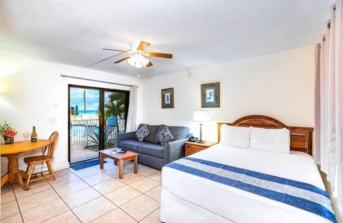 Deerfield Beach Resort | Emerald Seas is an excellent choice for travelers visiting Deerfield Beach,