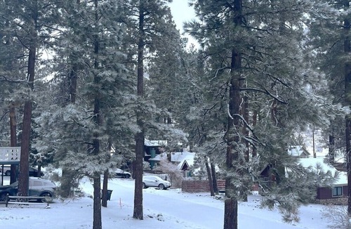 Wrightwood Cabin | Enchanting cabin in Wrightwood near Mountain High Ski resort