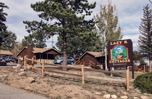 Estes Park Cottage | Enjoy a cozy getaway in this suite-style attached cabin