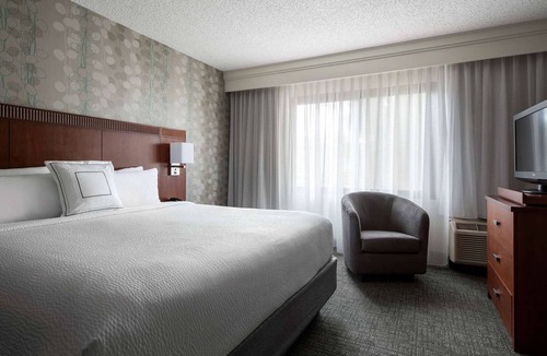 El Segundo Hotel | Enjoy a Hassle-Free Stay! Pet-Friendly, Short Drive to Hermosa Beach Pier