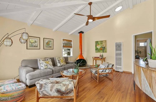Silver Strand Cottage | Enjoy Beachlife in Quaint Beach House 4 min walk to beach