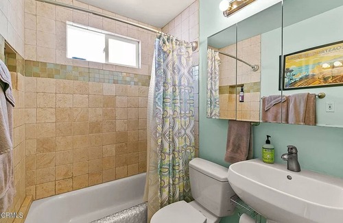 Silver Strand Cottage | Enjoy Beachlife in Quaint Beach House 4 min walk to beach