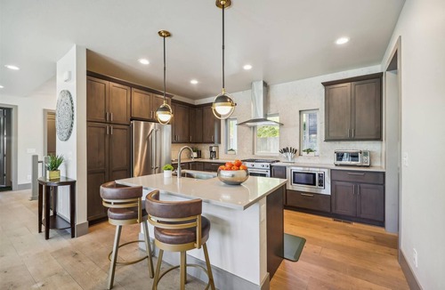 Baldy Mountain House | Enjoy your stay at Golden Fox House, with stunning mountain views and private hot tub!