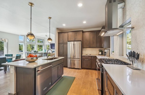 Baldy Mountain House | Enjoy your stay at Golden Fox House, with stunning mountain views and private hot tub!