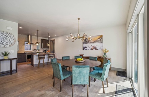 Baldy Mountain House | Enjoy your stay at Golden Fox House, with stunning mountain views and private hot tub!