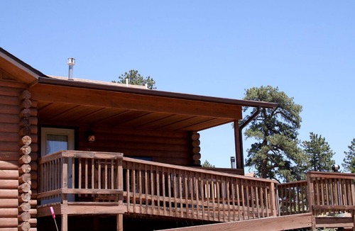 Estes Park Cabin | Enjoy your time in a cozy suite at a great rate!