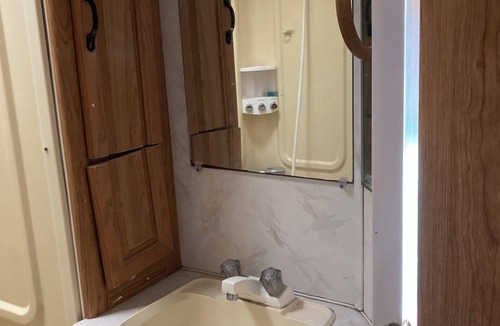 Eagle Mountain House | Enjoyable 1-bedroom caravan with AC in charming Eagle Mountain