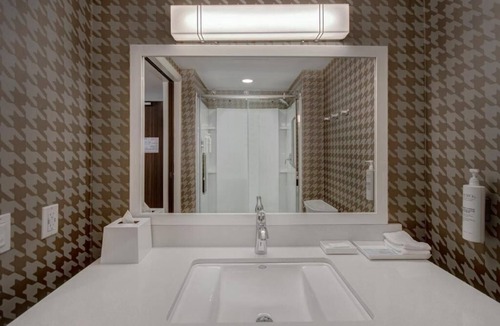 Garden Grove Hotel | Ensuring a Very Comfortable & Memorable Stay! Pets Allowed, Free Breakfast!