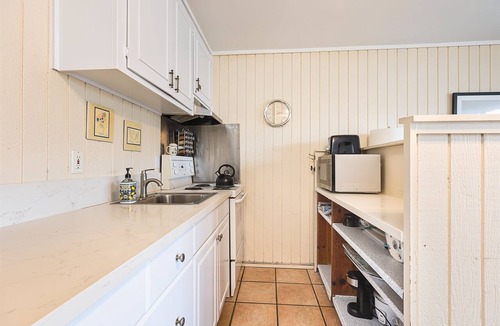 Carpinteria Condo | Entire Beach Condo w/Private Patio and wifi