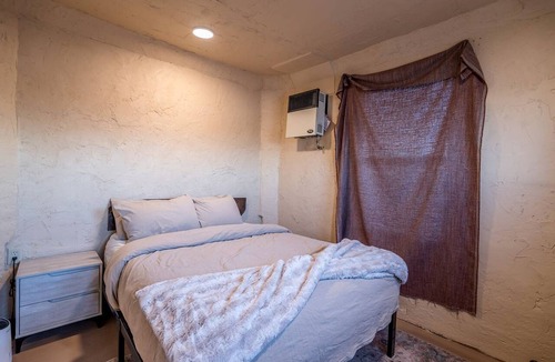 Beryl Junction Cabin | Entire Glamping Complex with Sauna and Hot-Tub in Utah