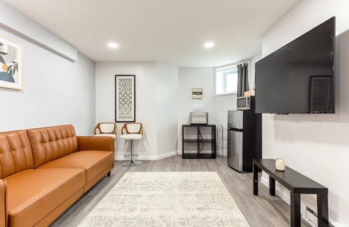 Orange Apartment | Entire guest suite in City of Orange, New Jersey