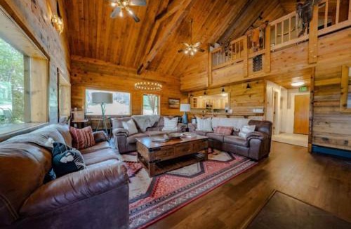 Clark Cabin | Entire Lodge - True North Adventure Lodge