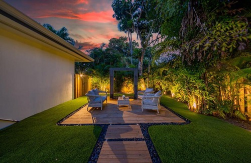 North Miami Villa | Epic 5BR House, Pool & Mini Golf & Pond & Terrace