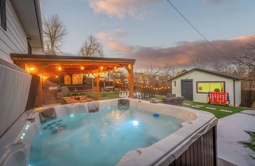 Cheyenne Meadows House | Epic Family Home: Mini-Golf, Sauna, Hot Tub, Games