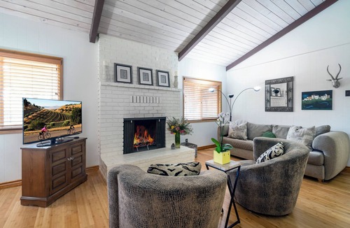 Santa Ynez House | Escape the City.