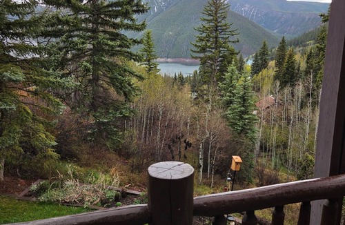 Basalt House | Escape to a Cozy Private Cabin with Mountain & Lake Views on a Wildlife Corridor