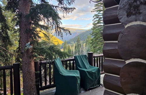 Basalt House | Escape to a Cozy Private Cabin with Mountain & Lake Views on a Wildlife Corridor