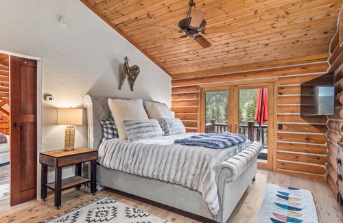 Basalt House | Escape to a Cozy Private Cabin with Mountain & Lake Views on a Wildlife Corridor