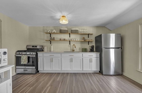 Cleveland Apartment | Escape to comfort at Be Cozy Getaway! Located in a serene neighborhood in Euclid.