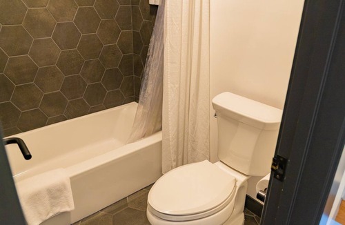 Winter Park Hotel | Escape to the Mountains: Relaxing Retreat with Double Queens + Twin Bunks