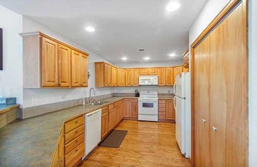 Stanley Hills Condo | Estes Park Beauty - 3 Bed/3 Bath- Close to Downtown and RMNP - #6207