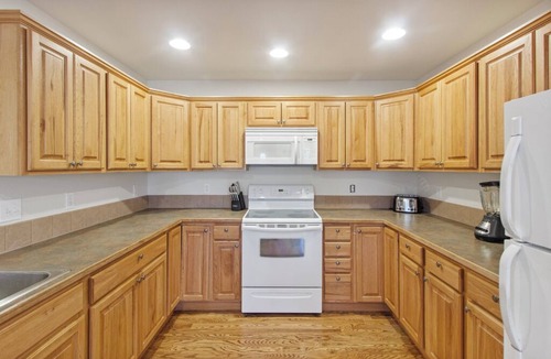 Stanley Hills Condo | Estes Park Beauty - 3 Bed/3 Bath- Close to Downtown and RMNP - #6207